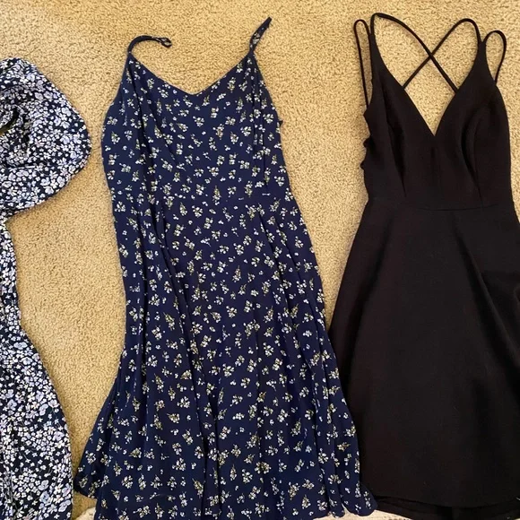 DRESSES - Picture 5 of 8